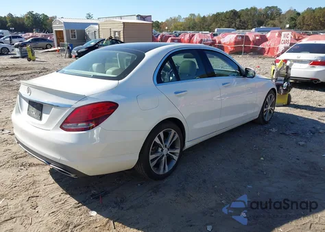 2016 Mercedes-Benz C 300 z USA, uszkodzony, nr VIN WDDWF4JBXGR137815